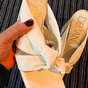 Deltan Women's White Knot Sandals
